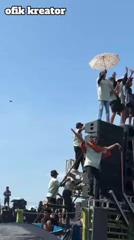 momen danser viral ya Banyuwangi NAJUA KHIRANIA terciduk naik foso RJ JUNIOR 
