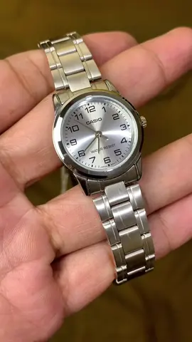 jam tangan analog wanita dari seri Casio General yang mengusung desain minimalis, elegan, dan ramping, sehingga cocok untuk penggunaan sehari-hari maupun acara formal #jamtanganoriginal #gudjam 