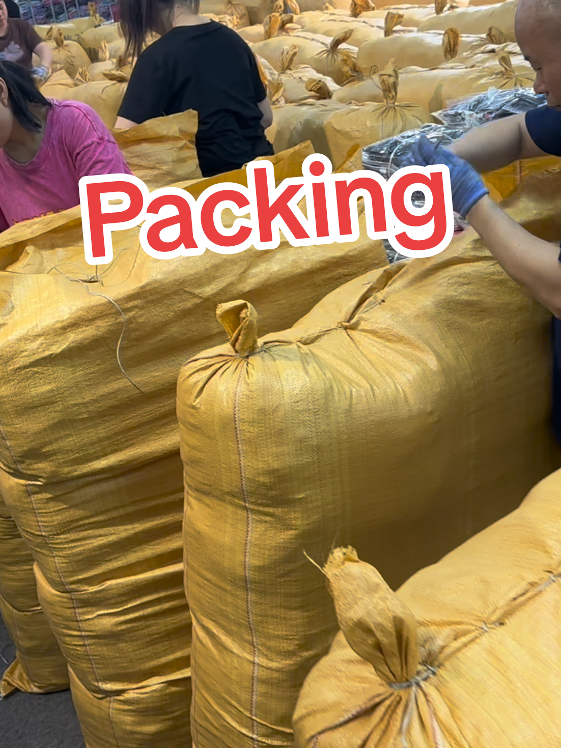 Daily packing and shipping.#china #Container #clothing #Guangzhou #factory 
