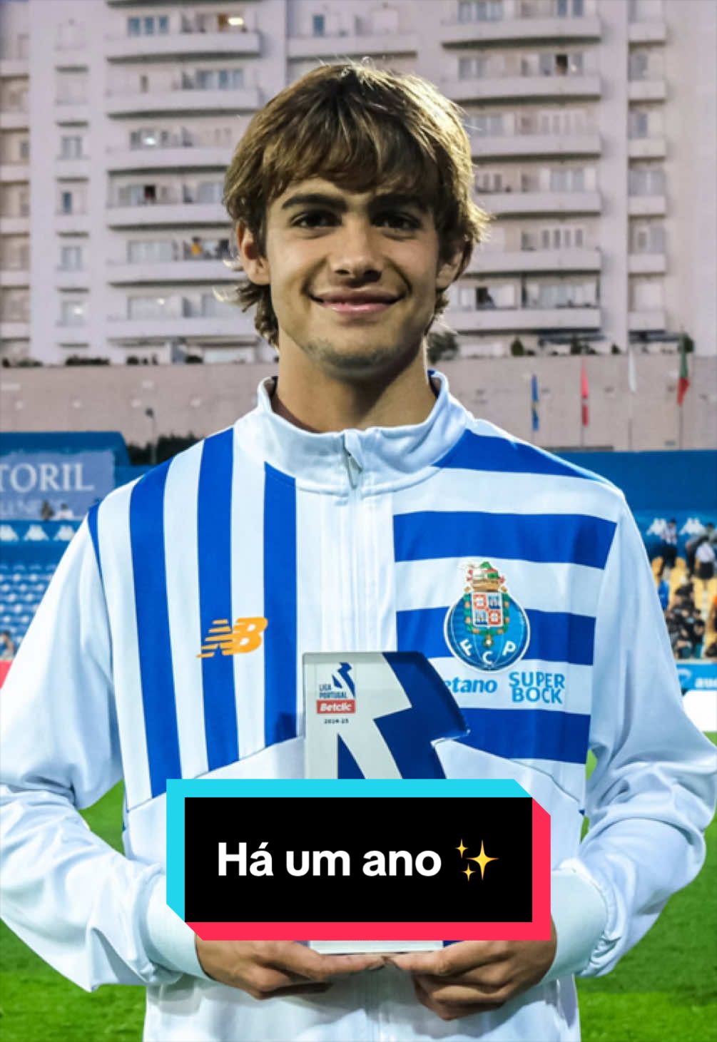 Um 💎 na #LigaPortugalBetclic! Há um ano, o prodígio do FC Porto 🐉 marcava este golaço 😱 contra o Estoril Praia! #LigaPortugal #TikTokDesporto #fcporto #rodrigomora 