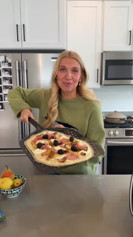 15 weeks: baby is the size of a 🍐 follow along for weekly updates + recipes!🍕🫶🏼 I'm thinking of doing onion rings for the onion video but I need ideas of what to make with avocado! Imk in the comments!🥑