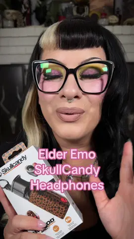 I can’t get enough of this leopard print 🖤🫶🏻 I’m still a @Skullcandy fan after all these years 🖤 It was never a phase . I revived this item as a free sample . #altmom #emomom #elderemo #skullcandy #headphones 