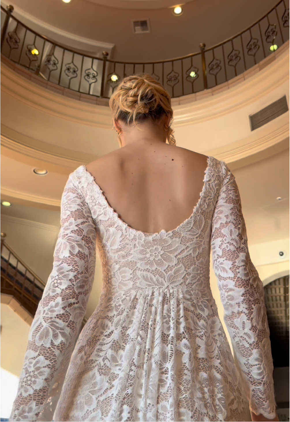 Proof that the back of the dress deserves its own spotlight ✨🤍 #BridalStyle #WeddingInspo #DressDetails #ElegantBride 
