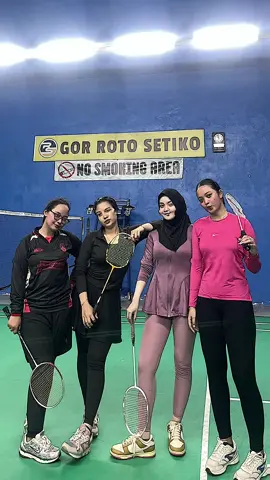DAY 1 jadi atlet #fyp #badminton 