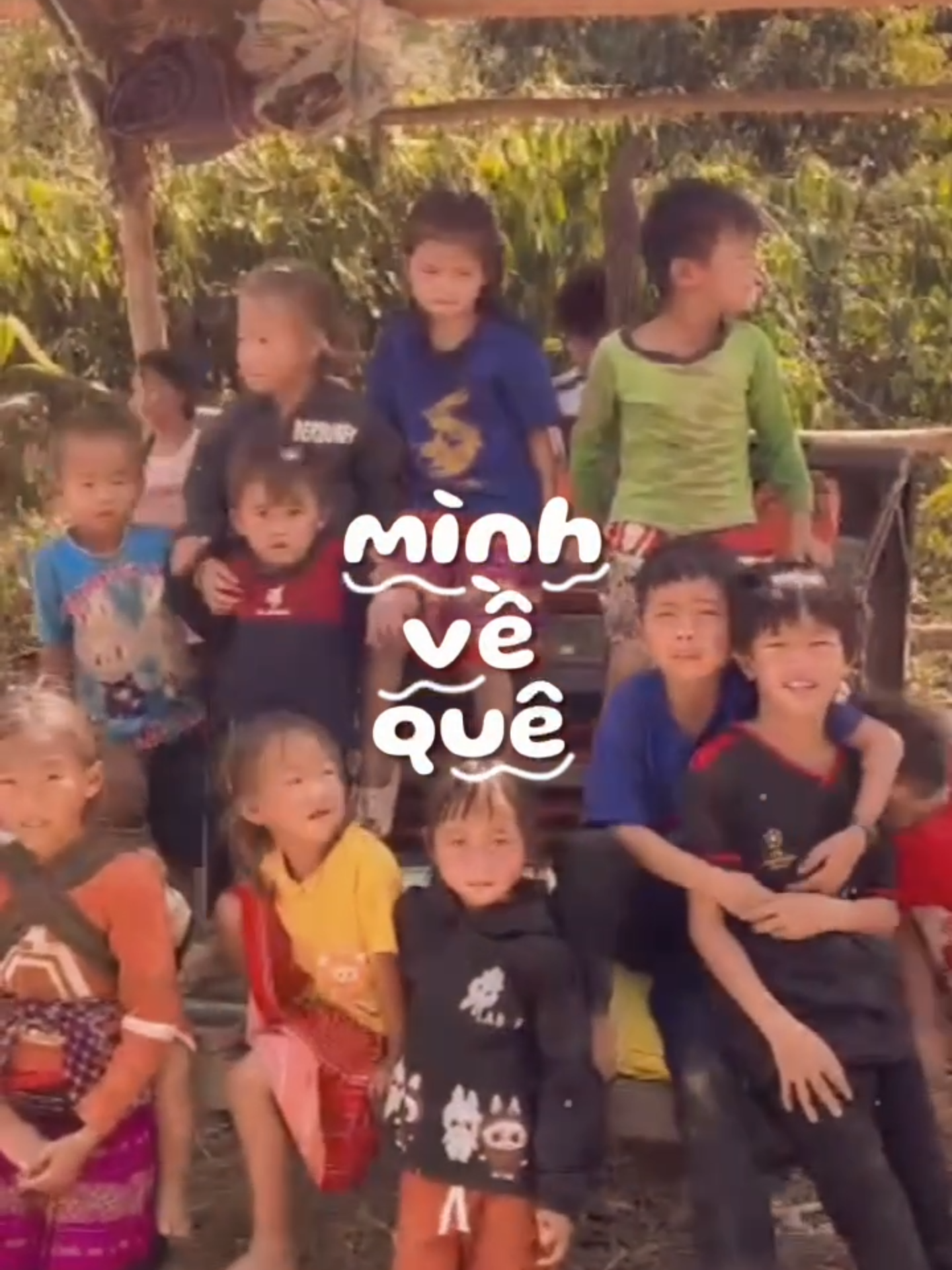 Có những ánh mắt khiến mình không thể quên 👀 Khi được nhận quà và ăn một bữa thật no, các em vui đến mức chỉ cần nhìn thôi cũng thấy hạnh phúc lây. Không có gì quá lớn lao, chỉ là những điều rất đời thường. Nhưng lại đủ để tạo nên một ngày thật ý nghĩa cho tất cả mọi người 🚐💚 #ColorTour #Volunteerism #ThienNguyen #ChuyenXeTuTe #ColorBrave #Dulichthiennguyen