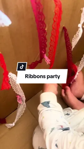 Replying to @Fatin  Izzati sebab dia syok tarik-tarik kita repeat box besar pulak 🤣 #babyactivities #babyplay #finemotorskills #mainananak #8monthsold 