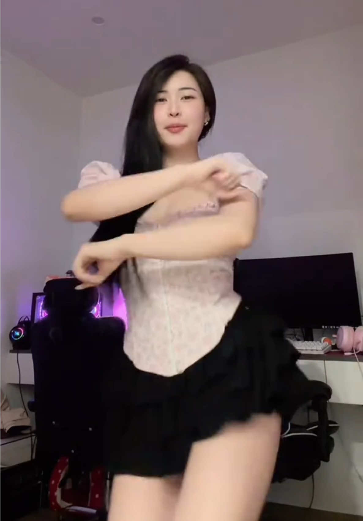 Nhảy trend❤️😆🤭#xuhuong #gaixinh #thinhhanh #nhaytiktok #viralvideo  @𝒬𝒰𝒴̀𝒩𝐻 𝒜𝒩𝐻🍀💃  @𝒬𝒰𝒴̀𝒩𝐻 𝒜𝒩𝐻🍀💃  @𝒬𝒰𝒴̀𝒩𝐻 𝒜𝒩𝐻🍀💃 