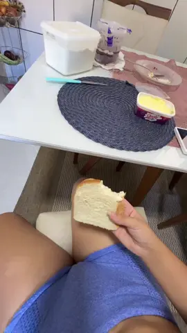 adoro comer pão 