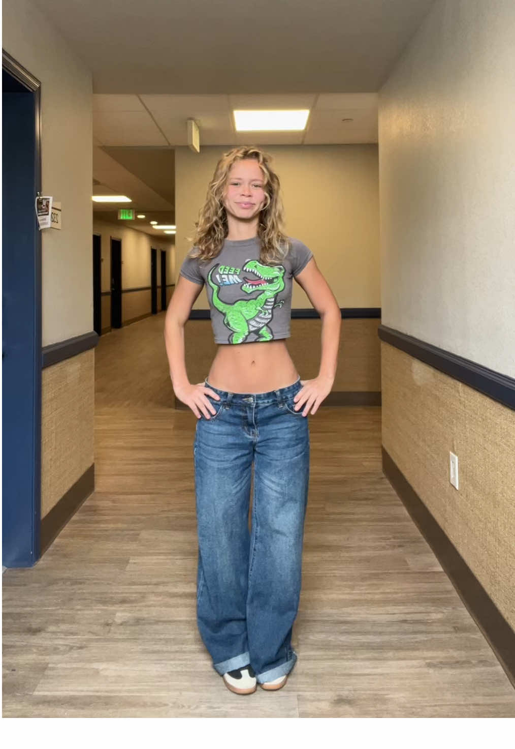 Can’t go wrong with low rise and a baby tee #outfitinspo #OOTD #outfitoftheday  