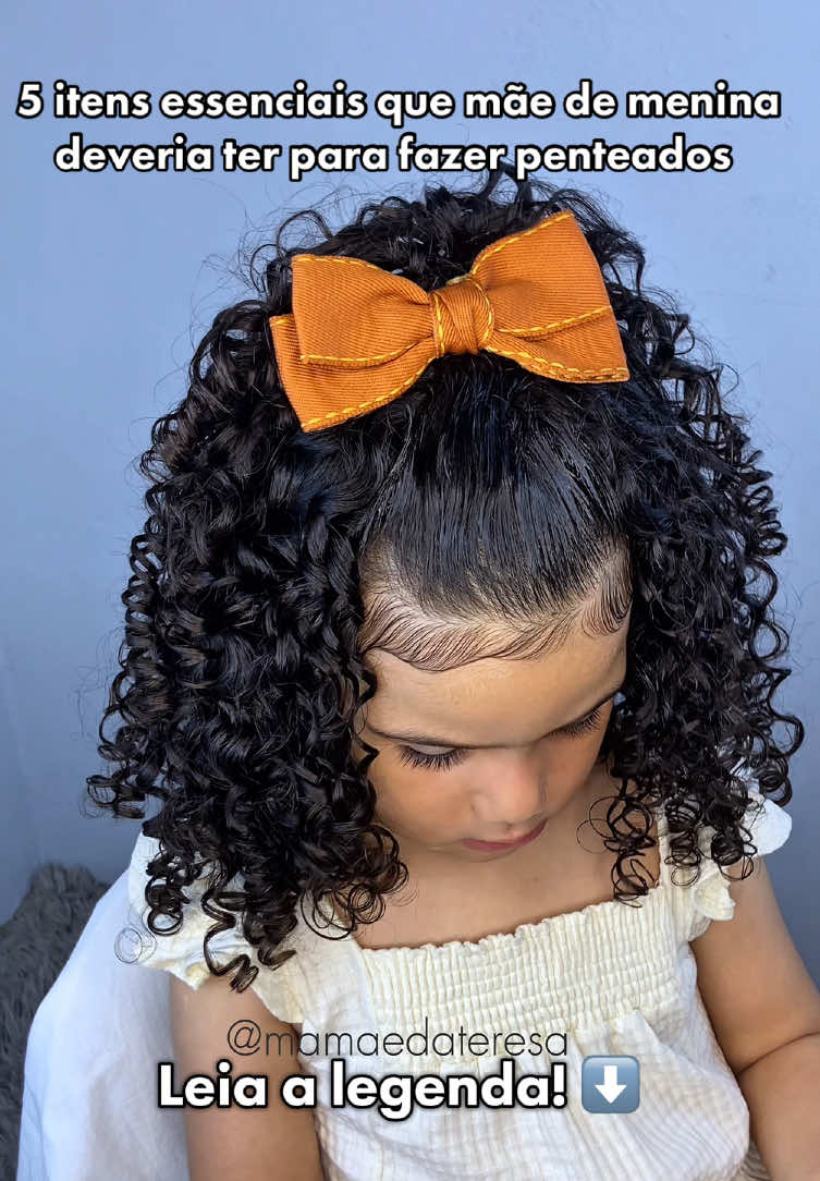 Dicas de penteados!⬇️ Itens indispensáveis para fazer penteados: • Uma boa escova para alinhar os fios, para garantir um acabamento impecável; •Gelatina para ajudar reduzir o frizz e manter o cabelo alinhado; •Elásticos para prender o cabelo, e fazer muitas inspirações diferentes; •Pentes finos com cabos pontiagudo para toda facilitar a divisão e deixar com um meberria ter acabamento; •Laços para finalizar e deixar o penteado ainda mais lindo Gostaram? #penteados #penteadoinfantil #penteadosfaceis #maedemenina