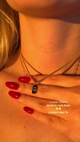 O que é essa riviera com a sua inicial? Perfeita! #tiktokshopbr44 #semijoia #colarriviera #riviera #acessoriosfemininos 