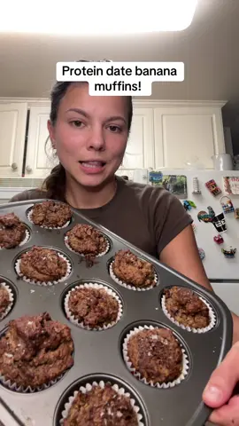 You can make it as a loaf too!   Wet: 2 ripe bananas (225g) 90g soft Medjool dates (soaked in hot water 5 min) 55g melted coconut oil 2 eggs 1 tsp vanilla Dry: 100g almond flour 50g oat flour 25g vanilla protein powder 12g ground flaxseed ½ tsp baking soda ½ tsp baking powder ½ tsp salt 1 tsp cinnamon Blend dates and bananas together until a food processor or blender until smooth - add eggs, coconut oil, and vanilla and blend until smooth (don't over blend) - whisk together dry ingredients - add wet to dry and mix just until combined z - add chocolate chips, walnuts, flakey salt, or chopped dates if you prefer! Bake at 350 for 50 minutes in a loaf pan  or in muffin liners for 20  #healthydessert #Recipe #date #muffins #chef 