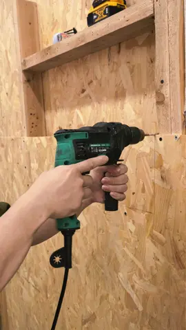 ¿Cómo hacer un agujero cuadrado perfecto en una tabla de madera? Te apuesto a que el 99% de la gente no lo sabe.#DIY#TikTokShopJumpstartSale#TikTokHolidayHaul #tiktoksh 