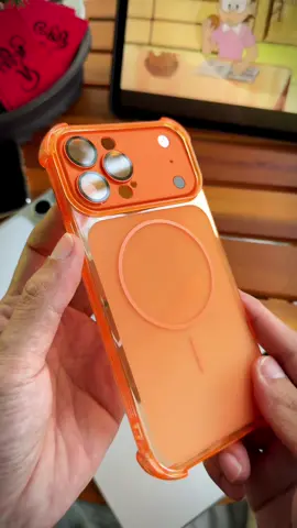ốp độ iphone 17 promax màu cam #opdienthoaidep #oplungchongsoc #oplungiphone #oplungsilicon #opdoiphone17promax 