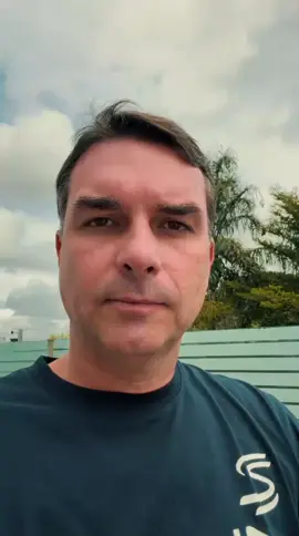 Que nesta Sexta-feira Santa, Jesus abençoe nossas famílias e nos dê força e sabedoria para a caminhada. #fy #pascoa #sextafeirasanta #flaviobolsonaro 