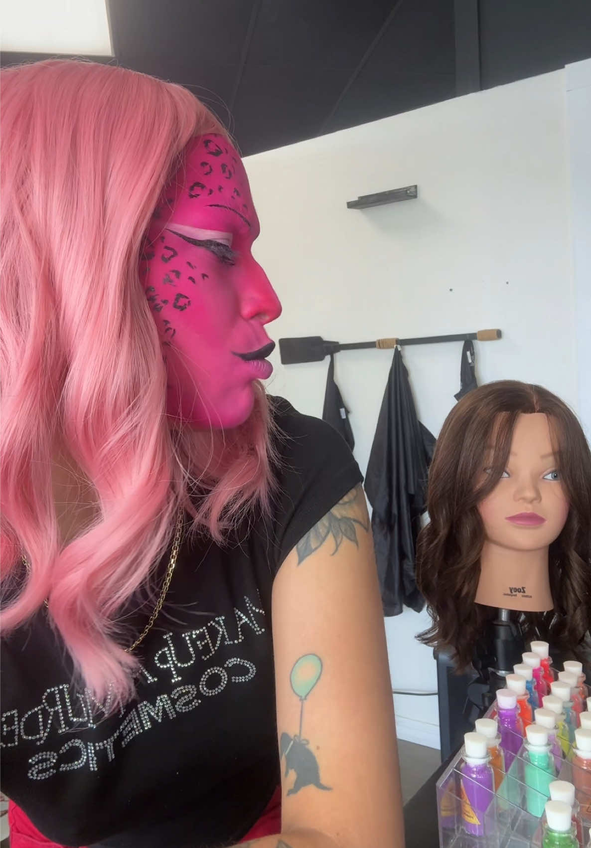 Abt to paint her pink too 😝🤣🤣 Full face using all @Makeup A Murder, INC. COD Liquid Eyeshadow  🔥 Code FUEGO to save $$ on Makeup A Murder evidence🔥 🔥 Reserve your transformation via email Fuego_Beauty@yahoo.com Servicing clients at @South Beach Beauty Academy in Sebring FL or Traveling Services available SBBA X Fuego Beauty will be offering a 6 week makeup course this summer! We will be hands on using products like Makeup A Murder, Crown Makeup & @Mehron Makeup 💄  We will be.. • Leveling up your skills for soft glam, bridal, full glam & special effects!  • Maintaining proper sanitation protocols  • Perfecting your media kit/portfolio • Developing relationships with cosmetic brands & networking in the beauty community  • Content creation strategies & how to properly advertise yourself as an artist  Call SBBA at 863-212-0329 & let us know how we can make your day more beautiful!!  Instagram @ FuegoBeautyXO  #southbeachbeautyacademy #makeupamurder #makeuphumor #beautyschool #floridabeautyschool