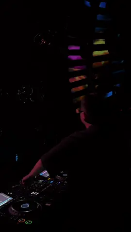 Đừng buồn đừng sầu, lệ hằn in trên khóe mi | DJ Noizy x Empire Club #empireclub #barsaigon #empirequan1 #nhachaymoingay #xuhuong 