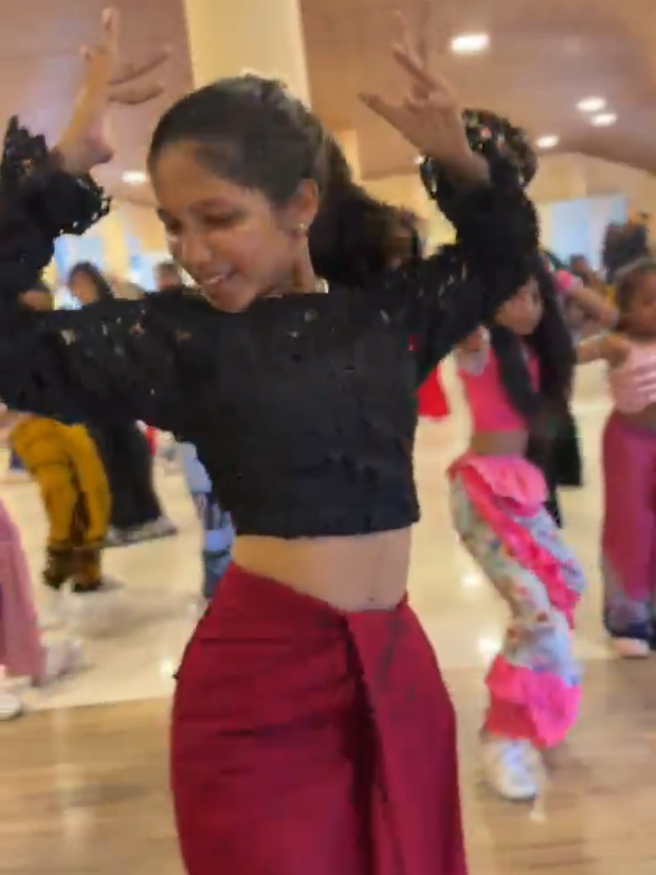 නුවරත් නැති කුමරියන් ❤️💐@Dinuli @Teev Dance School #fyppppppppppppppppppppppp #Love #dancer #dance #3millionviews 