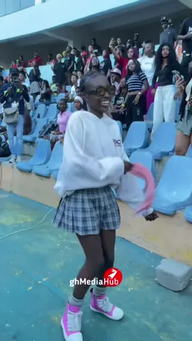 This is a dope native dance performance from a dance goddess whose afro piano moves is neat... She just needs endurance to be incredible 💃💃❤️🇬🇭🇬🇭. Tag her  #dopenation #viralvideo #viraltiktok #fyp #ghanatiktok🇬🇭 