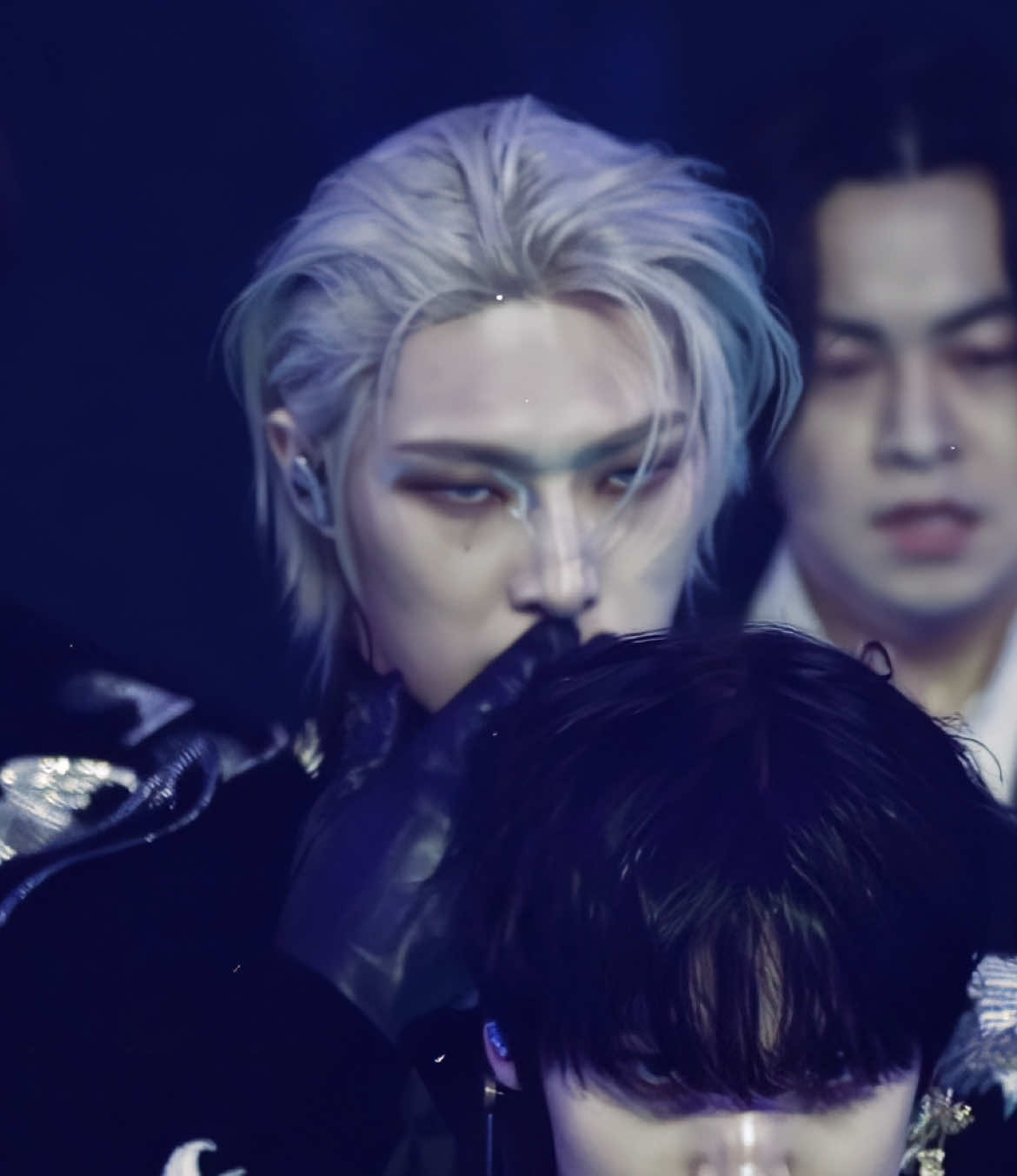 can’t get over this look. foaming out my mouth. licking his platinum hair right now. blonde-gi ngh. #ateez #fyp #kpop #edit #mingi song mingi ateez hot edit after effects cc presets audio giveaway the weeknd  sdt; @bretoes ۶ৎ @caro @a<3 @yunteokz @⋆. 𐙚˚࿔ Rinny 𝜗𝜚˚⋆ @「  𝙤𝙧𝙞𝙣  」 @⋆˚꩜｡ skye ⋆｡°✩ @✽Jahanna ✽ 