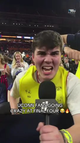 Why are they all dressed up as bananas? 👀😭 Tune into #MarchMadness on TNT Sports #mbb #finalfour #uconnbasketball #funny 