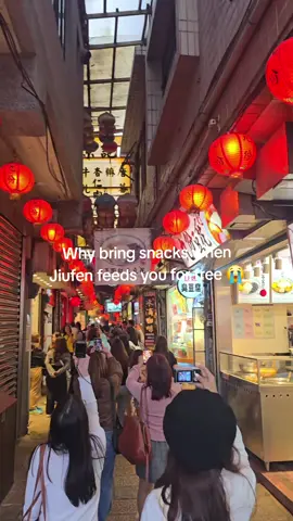 This is your sign: don’t pack snacks for Jiufen. #taipeifood #foryoupage #travel #jiufen #taiwan 
