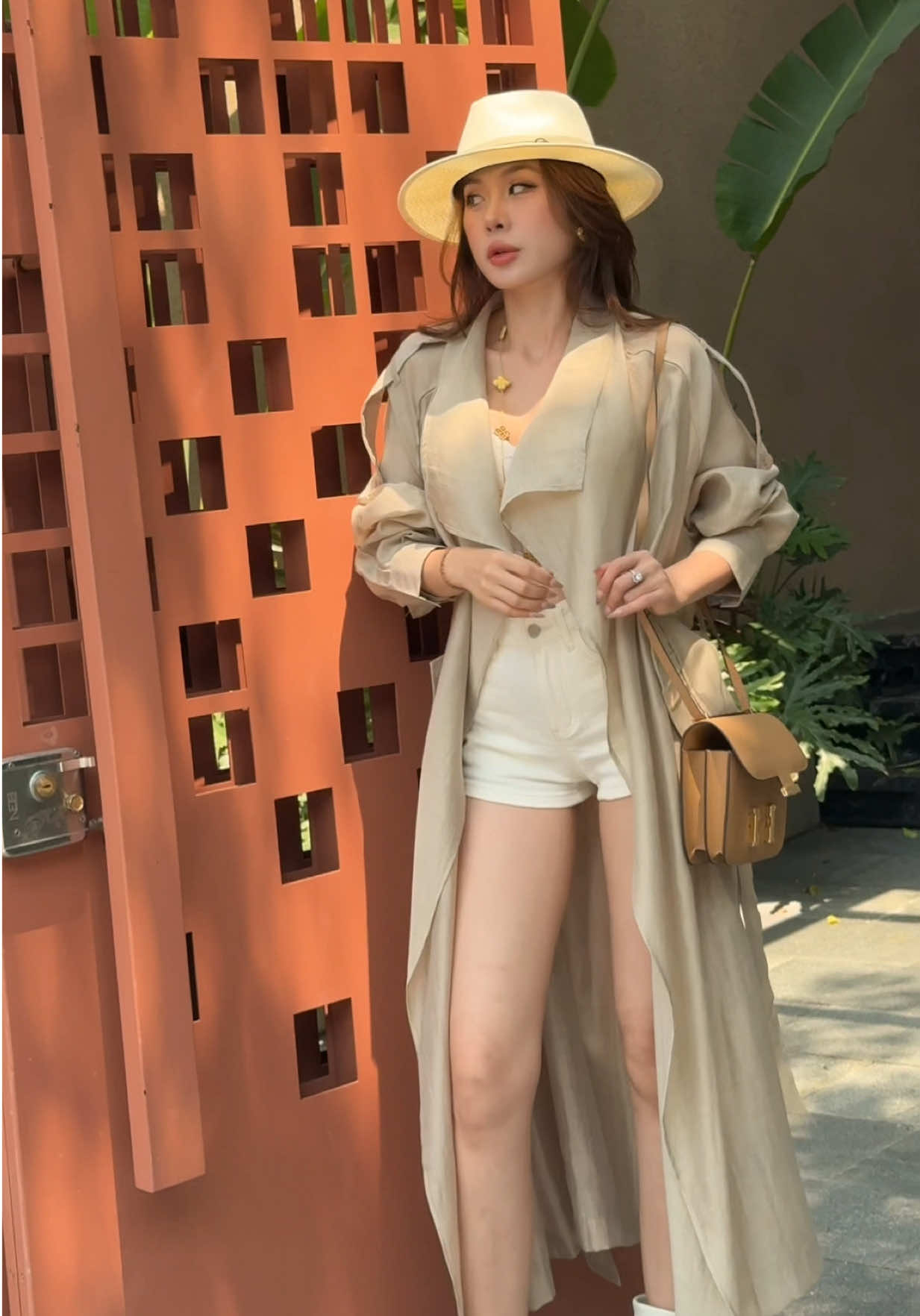 Đi chơi đi du lịch còn che cả nắng mà đẹp chảnh theo guu riêng 🤭 #hàgem #viral #fyp 