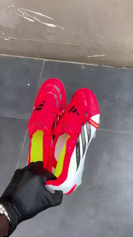 Adidas Predator rouge  Authentique disponible à la boutique 🏬 adresse Colobane  Tel : 770249370 📞👟🛍️ #tiktokviral #abonnetoi #crampons #predator 
