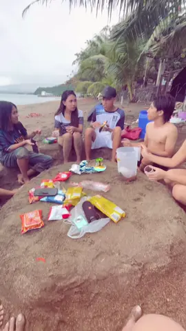 We’ll never be this young again, so ask your friends to go camping at the beach and have deep talks together. #beach #friends #fyp #Summer #april 