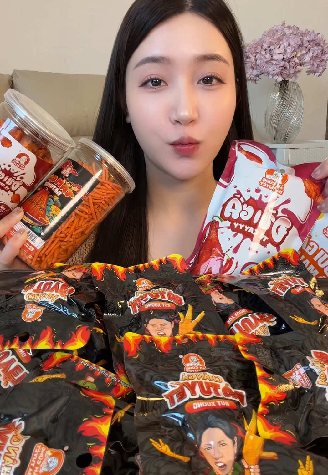 Combo ăn vặt bà Tuyết 🤤 #mukbang #ancungtiktok #thhoadayrui #LearnOnTikTok #anvatbatuyet 