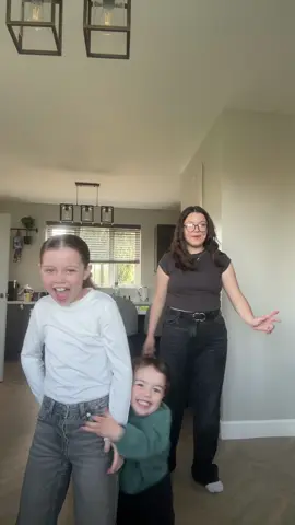 God he loves his big sisters 🥹 🥰 #daughtersoftiktok #sonsoftiktok #toddlersoftiktokfyp #siblingslove #fyp 