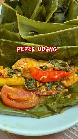 Pepes Udang Bahan 6 bungkus: 1. Udang 1 kg- buang kepala & kupas 2. Bumbu Oranye - 2 sachet / 4 sdm 3. Tambahan : kemangi, tomat, rawit 4 Daun pisang secukupnya