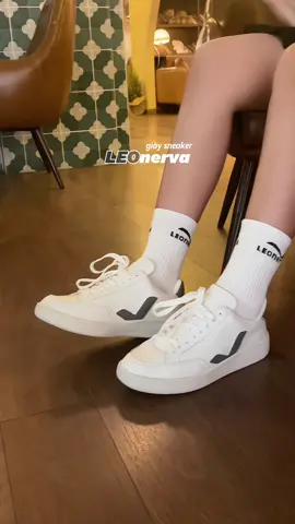 mang đúng êm chânn 🤩#unboxing #sneakers #leonerva #giaybata #outfitideas 
