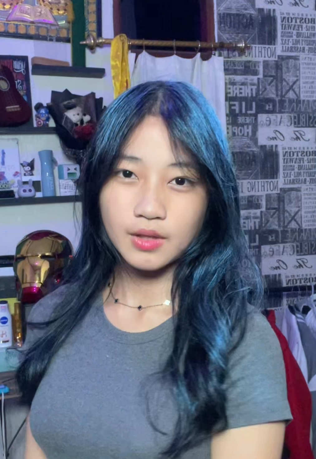 Ada yang suka cewe rambut biru? 😋 aku pake salsa color spray yg ocean blue