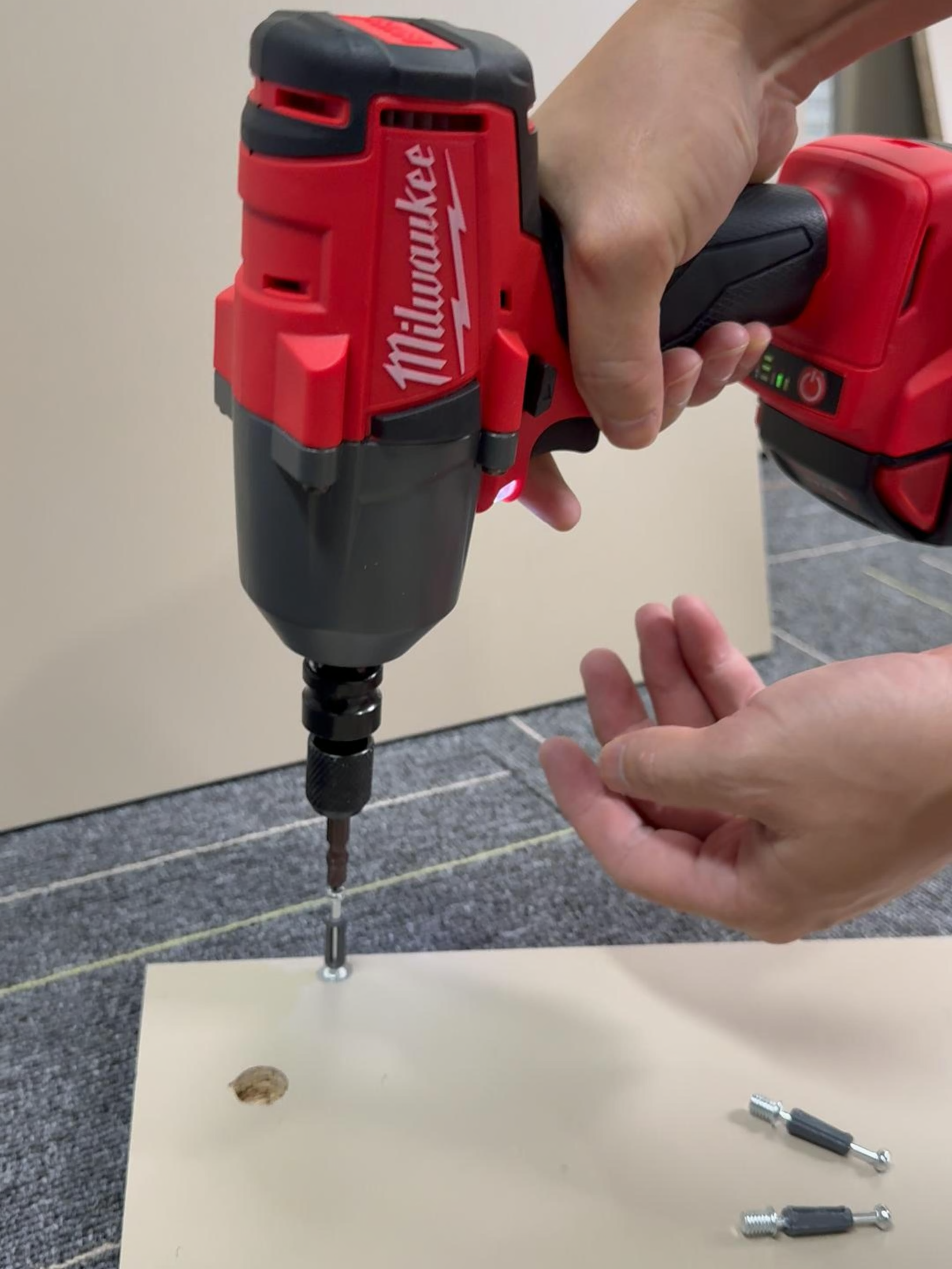 900NM 1/2in Brushless Motor  Impact Wrench#Milwaaukee #milwaukeetools #diyproject