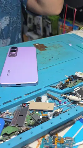 VIVO Y21D ใครใช้รุ่นนี้อยู่บ้างครับ #วิธีแกะเครื่องvivo Y21D #เปิดไม่ติด  #เปลี่ยนจอ  #เปลี่ยนแบตเตอรี่  #ชาร์จแบตเตอรี่ไม่เข้า  Welcome Service