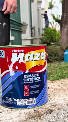 🎨 Quer renovar portões, grades ou portas sem complicação? O Esmalte Sintético da Maza entrega ótima cobertura, brilho e alta durabilidade. Perfeito para metal e madeira, protegendo contra sol, chuva e desgaste do dia a dia. 💪 Acabamento bonito 🛡️ Mais proteção 🎨 Resultado profissional Se quer uma pintura que fica bonita e dura de verdade, vale a pena testar! 📲 Chama a gente para saber mais. 📍 Tintas Fazendinha – Distribuidora Maza #tintas #maza #esmaltesintetico #pintura #obra