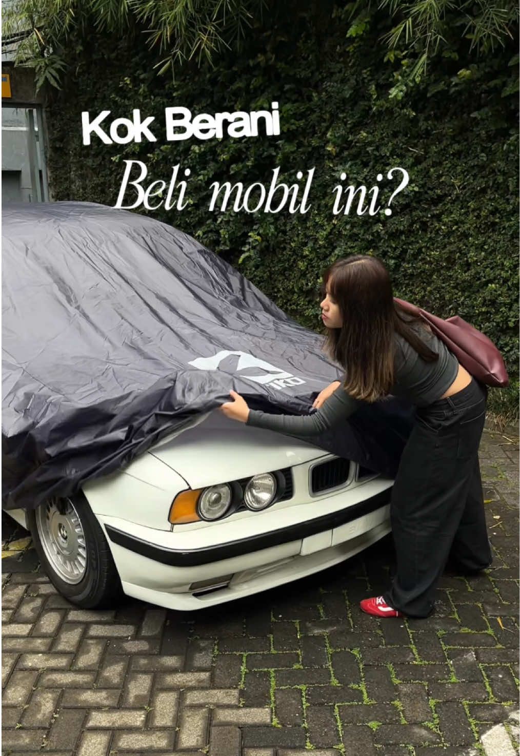 mobil tua wajib pake cover mobil ini biar terhindar dari bencana😌👍🏻 #bmwe34 #covermobil #mobiltua 