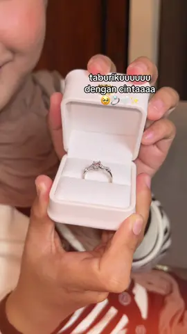 part yang aku tunggu tunggu akhirnya kesampaian juga😭🥹🫶🏻 #fyp #enggagement #cincin #cincintunangan #kadocewek 