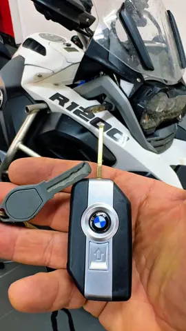 🔑🏍️ Cópia de chave para BMW GS R1200 é aqui no Alex Chaveiro! Perdeu a chave ou quer uma reserva? A gente resolve rápido, com qualidade e preço justo! 💥💯 🚀 Especialista em chaves automotivas e motos premium! 📲 Chama no WhatsApp e garanta já a sua! #AlexChaveiro #BMW #BMWR1200GS #ChaveBMW #ChaveMoto   