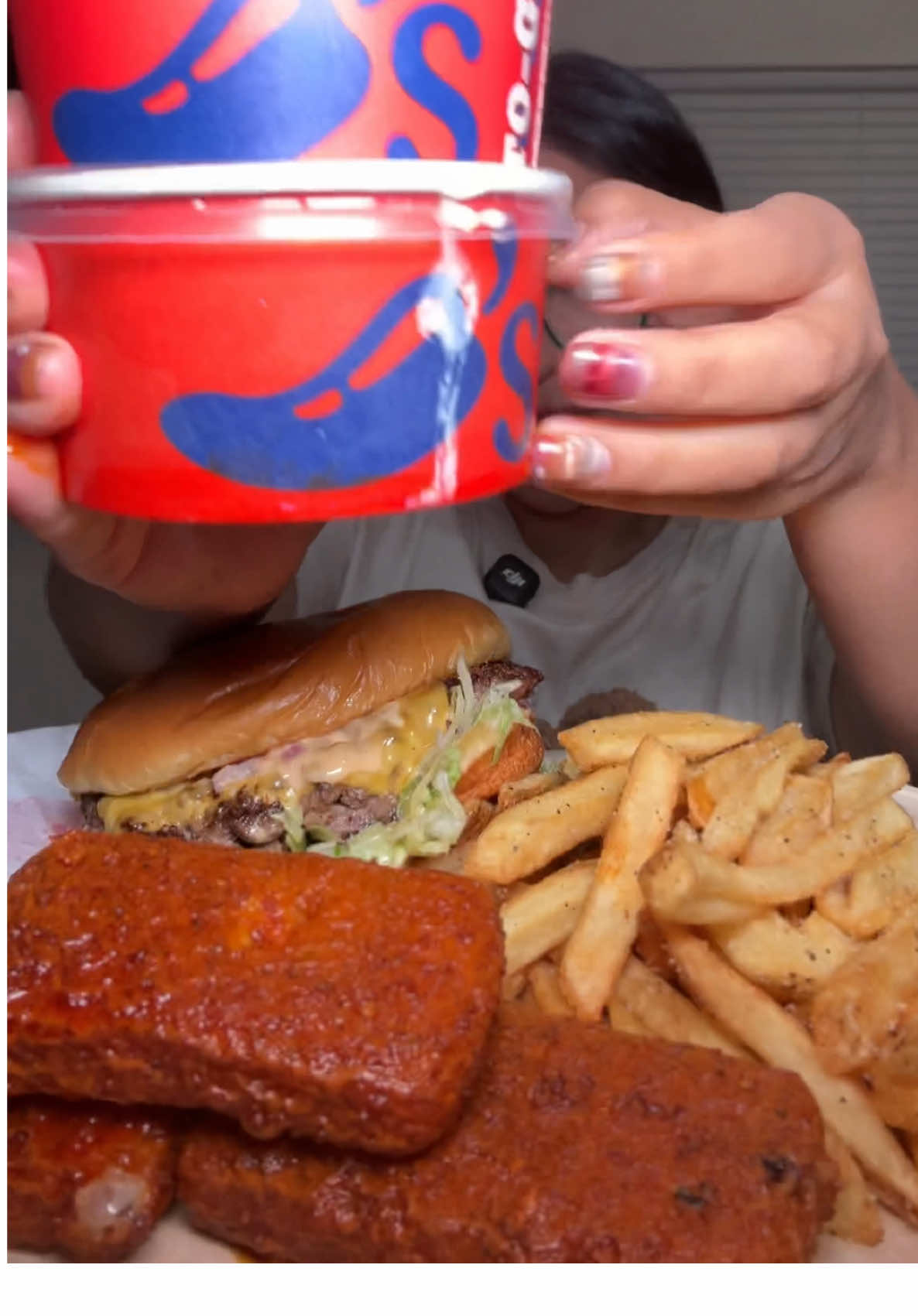 Chilis asmr no talking @Chili’s Grill & Bar #chilis #mukbang #mukbangeatingshow #asmrfood #asmreating 