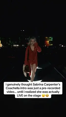 @Sabrina Carpenter arriving on stage at @coachella 2026 = intro on point ! 💕 #sabrinacarpenter #coachella #sabrinacarpentercoachella #coachella2026 #sabchella 