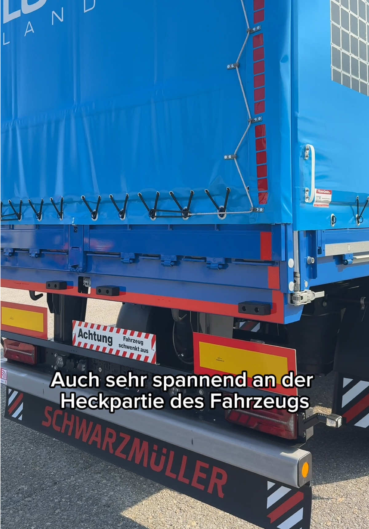 Gebaut für Jobs, bei denen andere schlappmachen 😮‍💨 Für die Lotter GmbH: Ein 3-Achs-Schiebeplanen-Plateau-Sattel, der keine Kompromisse kennt. 💥 QuickSlider-System 💥 Zwangslenkung 💥 Durchdacht bis ins Detail fürs Be- und Entladen Hier trifft Stabilität auf echte Praxislösungen. 😮‍💨💯🙌