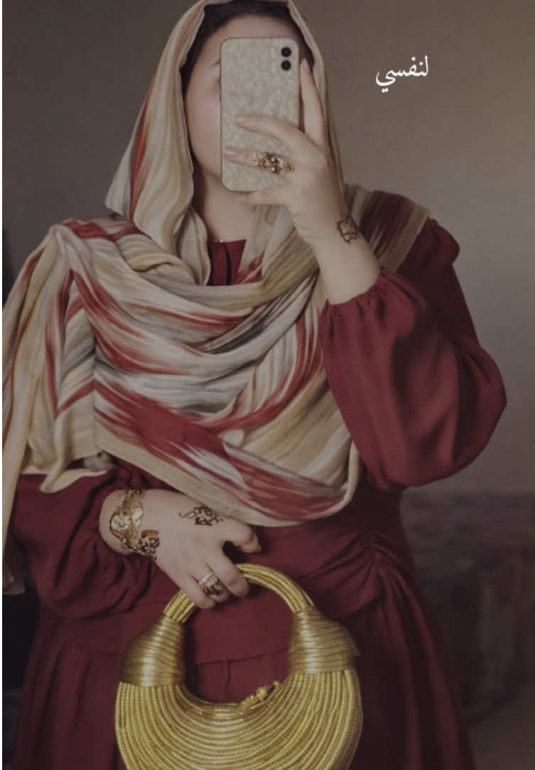 لــــنــــفــــســــي🤍 آسفة لأنك اتحملتي فوق طاقتك، وسكتّي وقت كان لازم تقولي “كفاية”. آسفة لأنك استنيتي من الناس اهتمام ما جا، ورضيتي بالقليل عشان ما تخسريهم💔 أنا آسفة لكل مرة كسرتك فيها الظروف، وكل مرة تجاهلت فيها وجعك عشان تكملي😔 آسفة لأنك كنتِ قوية زيادة عن اللزوم لدرجة نسيتِ نفسك فيها😔 بس برضو… أنا فخورة بيك💪🏻 فخورة إنك رغم كل ده لسه واقفة، ولسه بتحاولي، ولسه جواك حياة ما انتهت♥️ ومن اليوم… بوعدك ما أحملك فوق طاقتك تاني♥️🥹 بوعدك أسمعك، أريحك، وأحمي قلبك زي ما كان مفروض من زمان. 🥹♥️ أنا معاك… وما حأكون ضدك تاني🫂 #لنفسي ♥️🫂 #sudan  #سودانيز_تيك_توك_مشاهير_السودان  #سودانيز_تيك_توك_مشاهير_السودان🇸🇩  #sudanese_tiktok 