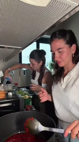 سارة الورع عم تعمل كوسا محشي مع صديقتها حُسن  ستوريات سارة الورع  #CapCut #سارة_الورع #ستوريات #غيث_مروان #اكسبلور 