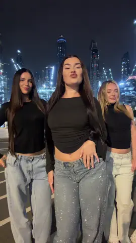 🫱🏻‍🫲🏽