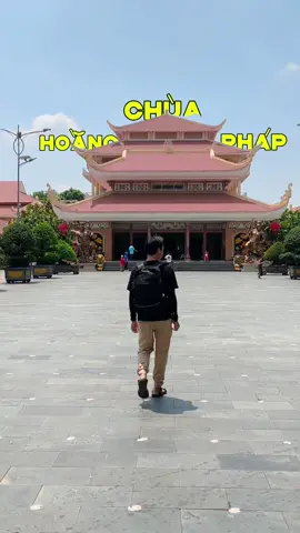 Chùa Hoằng Pháp – một nơi rất yên bình giữa Sài Gòn 🙏 Không gian rộng, nhiều cây xanh, bước vào là thấy lòng nhẹ lại liền 🌿 Ai cần tìm chút bình yên thì nên ghé thử.#chuahoangphap #nhatkydiquay65 #tamlinh #langthangvaghilai #xuhuong 
