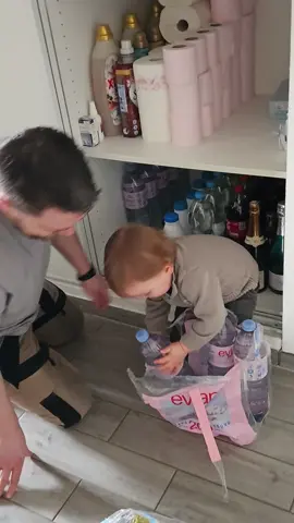 Little helper baby 🤣🤣🤣#hilarious #usa #funnykids #kidsoftiktok #funnybaby 