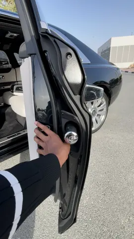 Rolls Royce phantom amazing umbrella ☔️ #foryoupage #umbrella #rollsroyce #phantom #showofar 