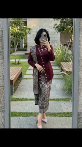 Modelnya clean + classy, bikin kamu tetap anggun di semua momen penting ✨ #kebayajanggan #kebayamodern #outfitwisuda #kebayalamaran #outfitkondangan 